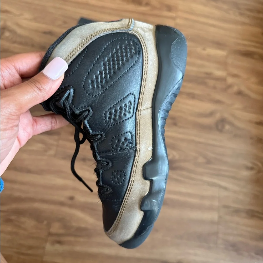 Kids Air Jordan Retro 9 - Olives 🫒 - Picture 8 of 16